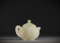 Chine - Théière en jade blanc.