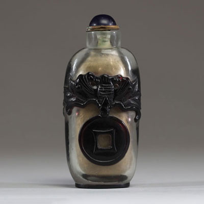 Chine - Tabatière en verre de Pékin à décor de chauve souris, vers 1900.