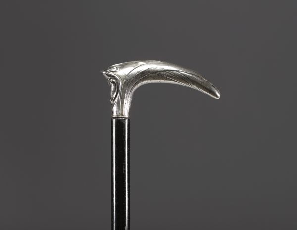 Art Nouveau cane with solid silver knob, family coat of arms and inscription 