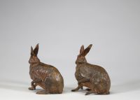 Pierre CHENET (né en 1922) – Couple de lièvres au guet, sculptures en bronze