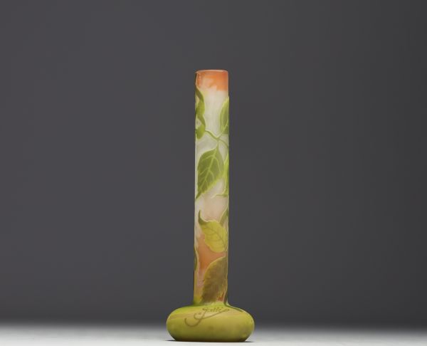 Émile GALLÉ (1846-1904) Acid-etched multi-layered glass vase decorated with maple flowers, signed with a star.