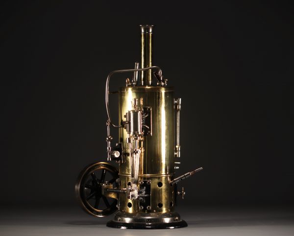 Machine à vapeur verticale à sifflet, vers 1900-1920.
