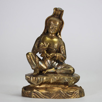 CHINE, DYNASTIE QING, XIXe SIÈCLE Figure de Songzi Guanyin Bronze doré.