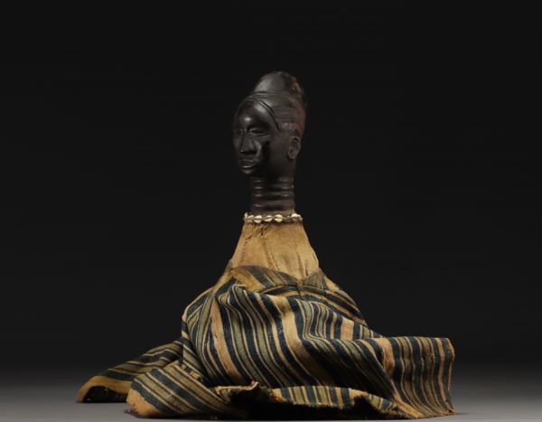 Kisi statue - New Guinea