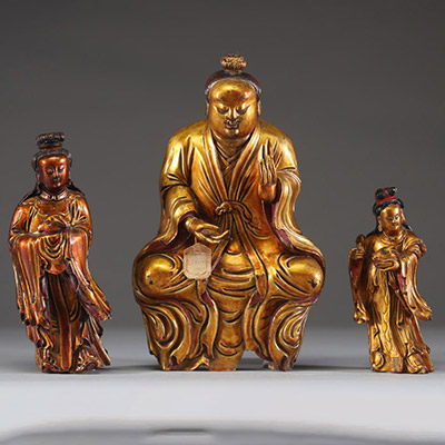 Ensemble de trois personnages en bois laqué or, Chine, XVIIIe/XIXe siècle