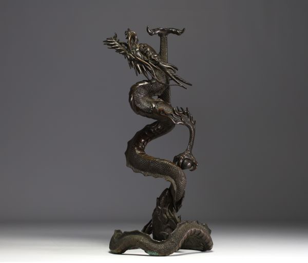 Japan - Large dragon in bronze with dark brown patina, Meiji period.