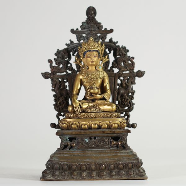 CHINE, FIN XIXe – DÉBUT XXe SIÈCLE Figure d’Amitāyus Bronze doré, fond de trône en bronze patiné.