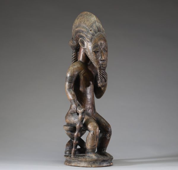 Afrique - Belle statue Baoulé en bois sculpté exécutée de main de maître, Côte d’Ivoire, début XXème.