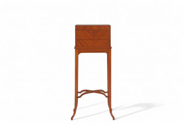 Philippe WOLFERS (1858-1929) Small marquetry cabinet containing a toiletry set.
