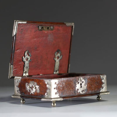 Coffret Colonial en loupe et argent des Indes Orientales Néerlandaises, Ceylan - Sri Lanka, d'époque XVIIIème.