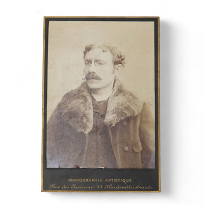 Henri Schueren – Portrait photographique d’Édouard Hannon (1853–1931) Tirage sépia sur papier.