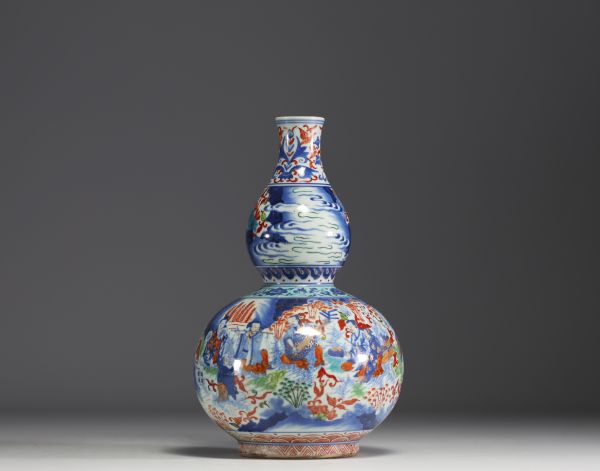 Chine - Vase double gourdes à décor de paysages montagneux et personnages.