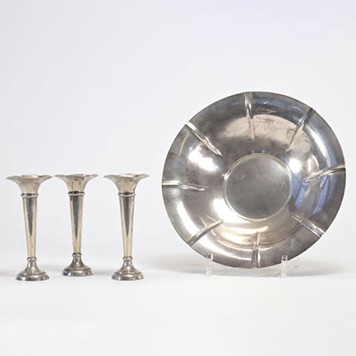 Philippe WOLFERS (1858-1929) Ensemble comprenant une coupe en argent et trois vases.