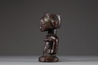 Afrique RDC - Statue figurative fétiche Luba Hemba en bois sculpté, début XXème.