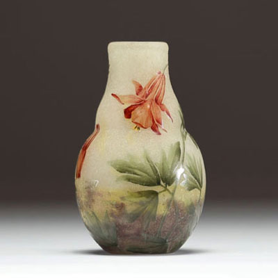 DAUM Nancy - Small vase in acid-etched multi-layered glass with enamelled decoration of columbine flowers, signed.