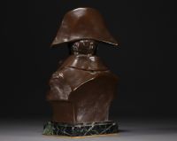 Renzo COLOMBO (1856-1885) Buste de Napoléon 1er en bronze à patine brune nuancée, 1885.