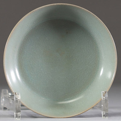 Petit plat en porcelaine céladon, Chine, probablement dynastie Song/Yuan