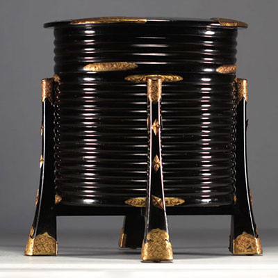 Japon - Coffret Hokkai-Bako en laque noire et or d'époque Meiji, XIXe siècle.