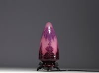 Le Verre Français - veilleuse en verre multicouche dégagé à l'acide à décor de dahlias, signée.