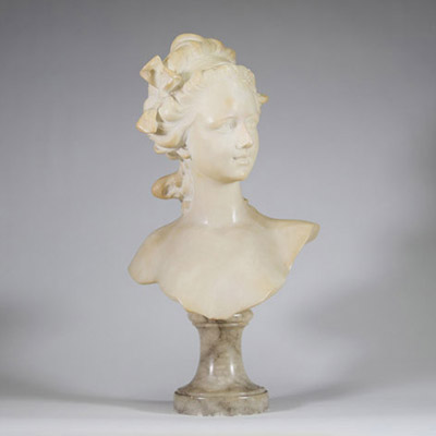 Antoine Joseph VAN DEN KERCKHOVE (1849-1910) dit NELSON - Buste de jeune fille en marbre de Carrare sur socle en marbre gris, signé Nelson, fin XIXème.