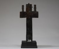 Afrique RDC - Crucifix  « Nkangi Kiditu » Bakongo en bronzer, Congo RDC, début XXème ou antérieur.