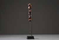 Afrique - Statuette figurative en bois sculpté, première moitié XXème.