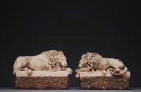 Pair of sculpted marble Lions, probably 18th century.
