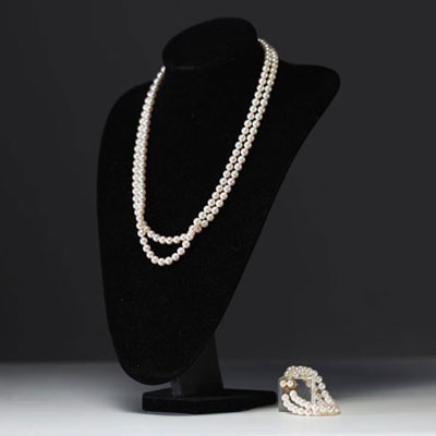 Two strands of cultured pearls, necklace and bracelet, 18k gold clasps.