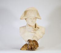 Louis Jacques GALLET (1873-1955) Buste de l'Empereur Napoléon Bonaparte en albâtre, XIX-XXème, signé.