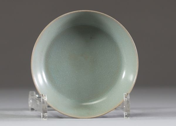 Petit plat en porcelaine céladon, Chine, probablement dynastie Song/Yuan