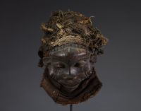 Afrique RDC - Masque Pendé en bois sculpté et fibres végétales, Congo RDC.