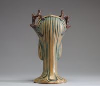 Bernhardt BLOCH (1836-1909) Vase Art Nouveau à décor d'arabesques et de visages de femmes, marque BB, vers 1900.