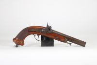 Paire de pistolets d'officier à percussion, vers 1850, en coffret.
