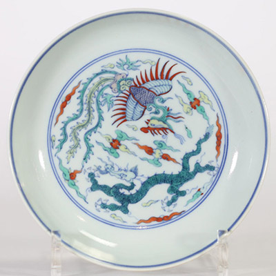 Assiette en porcelaine doucai à décor de dragon et phénix, marque Qianlong