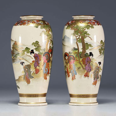 Japan - Pair of Satsuma porcelain vases decorated with elegant women.