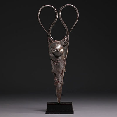 Jean COCTEAU (1889-1963) in the style of. - Pair of scissors in wrought and sculpted iron.