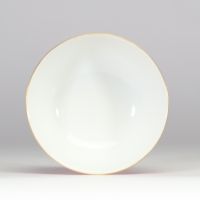 Bol en porcelaine de Chine à fond rose uni, intérieur blanc, marque apocryphe Qianlong