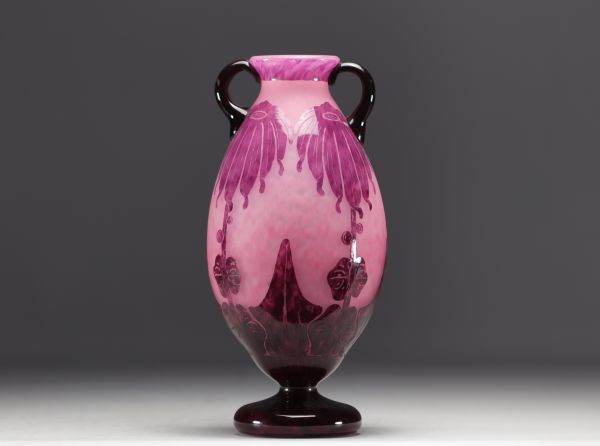 Le Verre Français - Vase aux Dahlias en verre multicouche.