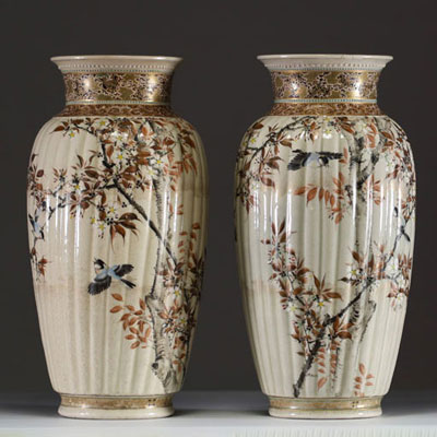 Japan - A pair of polychrome porcelain vases decorated with birds and cherry trees from Japan, Meiji period.