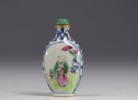 Petite tabatière en porcelaine de chine de la Famille Rose du XIXe siècle