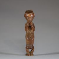 Afrique RDC - Statue figurative en bois sculpté Hungaan/Hungana, première moitié XXème.