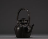Chine -Théière en fonte, poème calligraphié en creux, marque Ming sous la pièce.