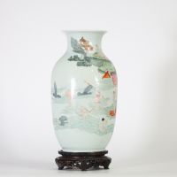 Vase balustre en porcelaine émaillée de la famille rose Chine, dynastie Qing,  fin XIXe siècle.