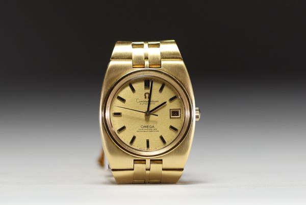 Omega Constellation - Men's watch in 18k gold, automatic movement, 1973.