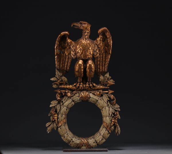 Aigle Impérial aux ailes déployées en bois sculpté et doré d'époque Empire.