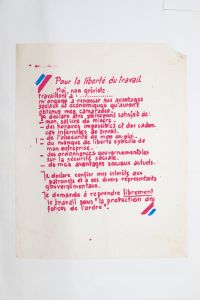 Mai 68 – Pour la liberté du travail. Moi, non gréviste …  Affiche originale réalisée en sérigraphie couleur rose et bleu. Toute sa marge non coupée, petites déchirures et manques dans la marge. Sujet intact, traces de plis. Non entoilée  56X44,8 cm