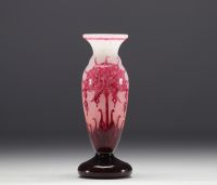 CHARDER, Charles SCHNEIDER (1881-1953) - Le Verre français - Vase à décor floral.