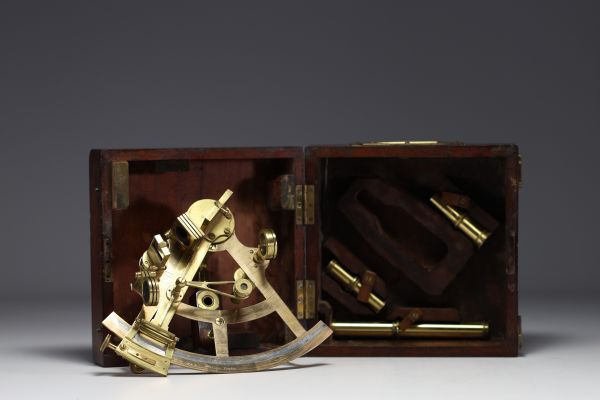 Royal Geographical Society, Cary, London - Sextant, navigation instrument, mahogany case, 19th century.