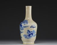 China - A 19th century Nanking porcelain vase decorated with Fô dogs on a crackled background.