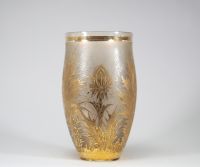 Élégant vase Art Nouveau en verre dégagé à l’acide, orné de chardons dorés – vers 1900